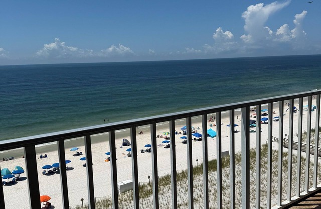 Beautiful Beachfront Condo 2 bedroom 2 bath sleeps 8 - Gulf Shores, AL
