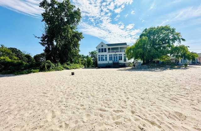 Beautiful Beachfront Home on Lake Ontario