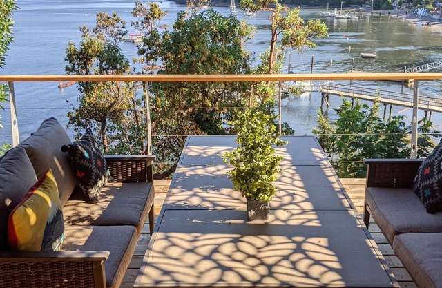 Beautiful beachside 1 bedroom w large private deck- trails & beach on your door.