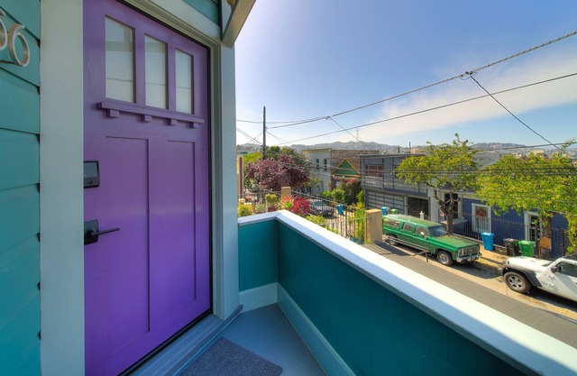 Beautiful Bernal Heights 2 Bed/ 1 Bath Unit