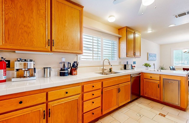 Beautiful Borrego Springs home with mtn views & central location