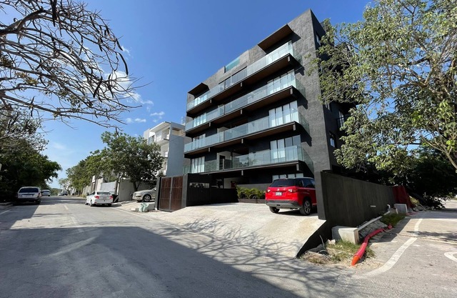 Beautiful brand new LOFT 1 mile away from the beach!