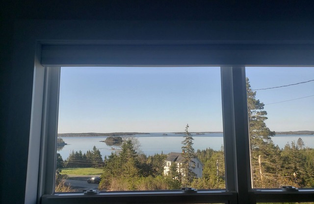 Beautiful brand new cottage overlooking the islands of Pleasant Harbour
