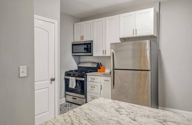 Beautiful, Brand New Tower Grove Unit! 1s