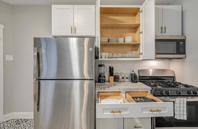 Beautiful, Brand New Tower Grove Units! 1s&1n