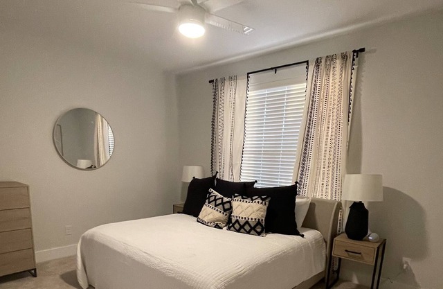 Beautiful Brand New Southern Style 5 Bedroom - 5 min from IOP beach!