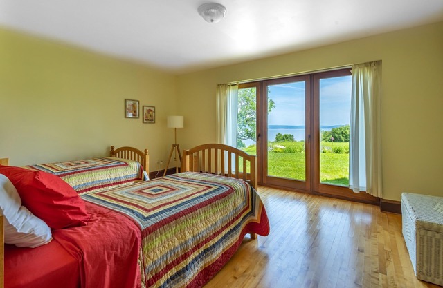 Beautiful Bras D'or 4 Bedroom Unit