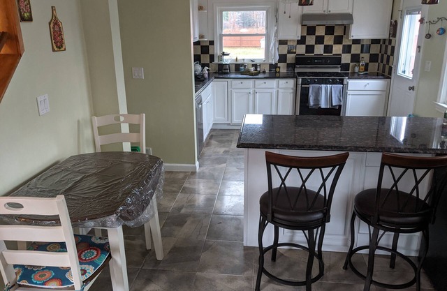 Beautiful bright 2 Bedroom 2 Bathroom home centrally located in Colonie