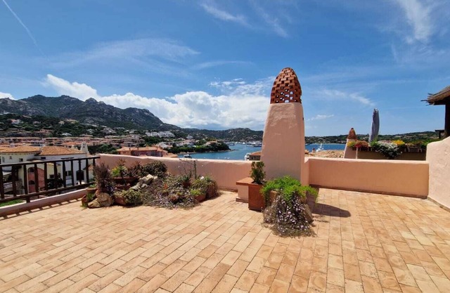 schöne, helle Wohnung mit einzigartiger Terrasse direkt in Porto Cervo