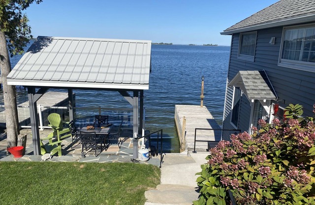 Beautiful Brink O' Bay Cottage in Henderson Harbor