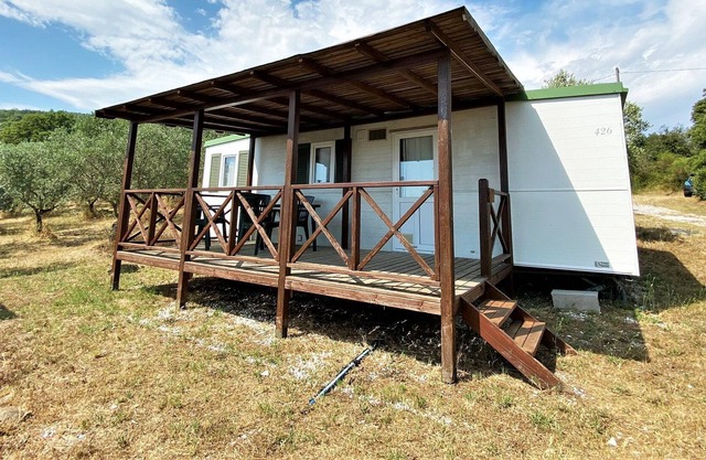 Schöner Bungalow in Capraia e Limite mit Gemeinschaftspool
