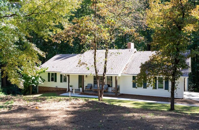 SCHÖNES BUNGALOW - KURZER WEG ZUM DT ALPHARETTA 3BR / 2BR