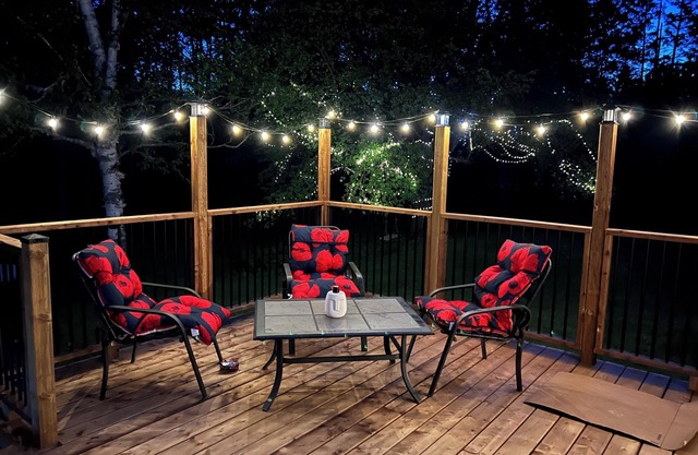 Beautiful cabin close to golf, skiing, marina and city. (Dog friendly)