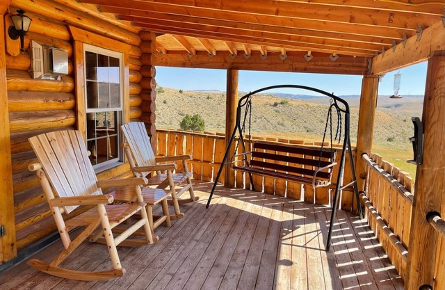 Beautiful Cabin! Fireplace, Deck, Pooltable!