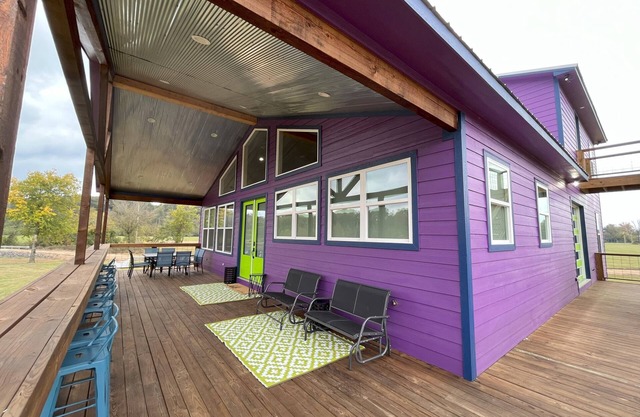 Beautiful cabin on the banks of the Little Missouri River Relief!