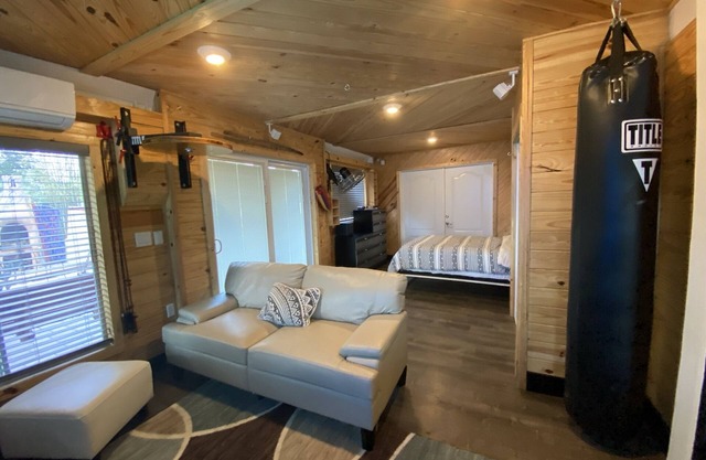 Beautiful Private Studio apartment in a family home.