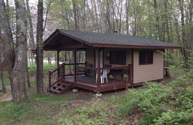 Schöne Hütte auf 5 Hektar. 2. 5 Meilen von Bethel Woods, Museum und Kasinos.