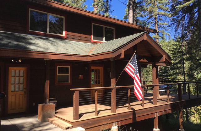 Schöne aktualisierte Kabine, die Stanislaus River - Strawberry, Pinecrest, CA übersieht