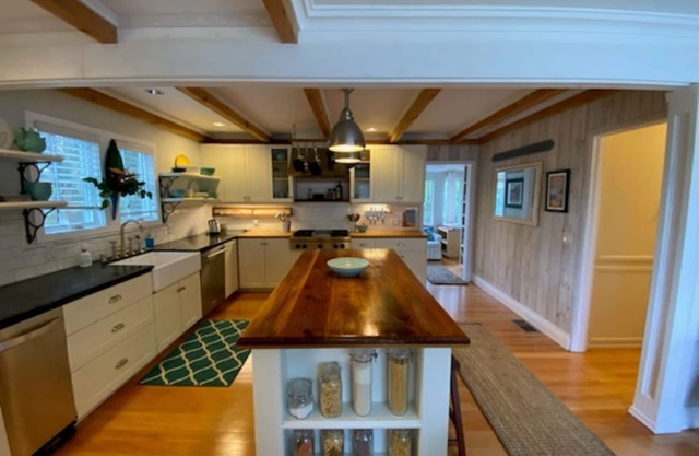 Beautiful Canyon Cottage on a huge private lot