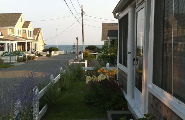 Schöne Cape Cod Cottage Steps from Nantucket Sound und privaten Sandstrand