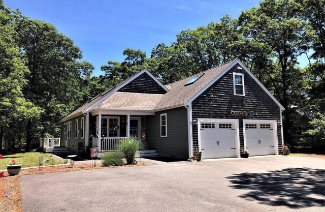 Beautiful Cape home. Minutes from beaches, restaurants, bike paths & shopping.