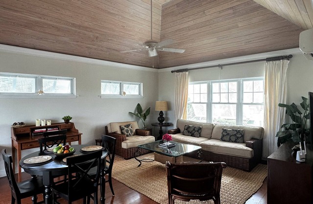 Beautiful, centrally located, short drive to beaches and stores.