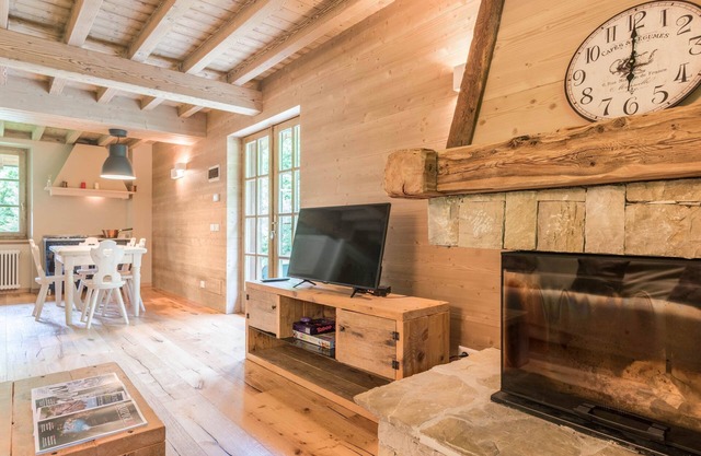 Schönes Chalet dell'Orso mit WLAN, Whirlpool und privatem Garten