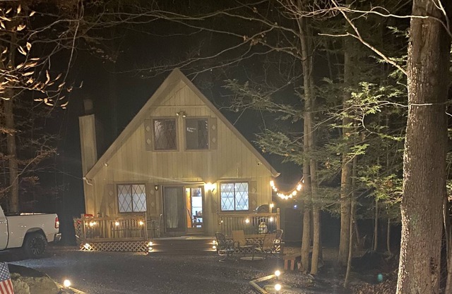 BEAUTIFUL CHALET IN THE HIDEOUT mins away from the marina