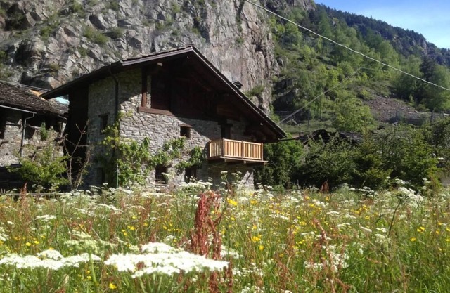 SCHÖNES CHALET Auf den italienischen Alpen in der Nähe von Aosta
