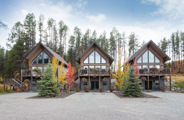 Schönes Chalet mit Blick auf die Berge, Glacier National Park