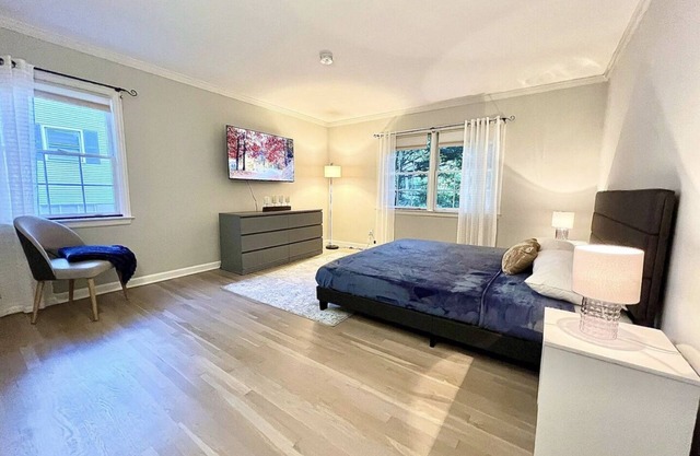 Beautiful & clean 3bed/2bath home in quiet Stamford downtown neighborhood