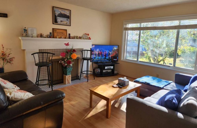 Beautiful clean and cozy 2 bedroom