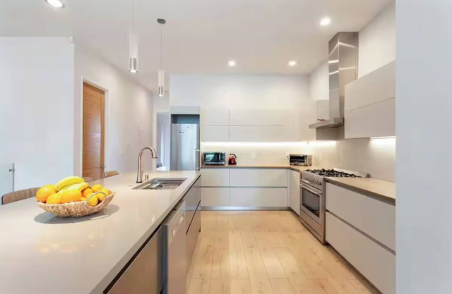 Beautiful, clean, spacious apartment with yard
