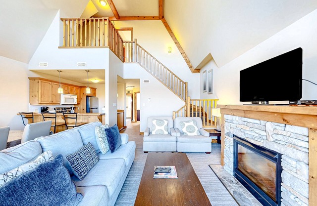 Beautiful condo close to the village with shared pool, gas fireplace, deck