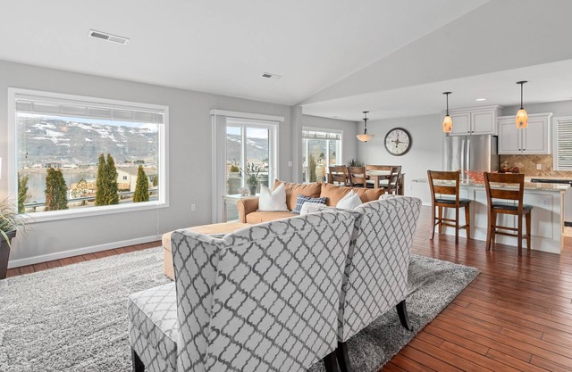 *New Listing* Beautiful Columbia river views! Close to the Gorge Amphitheatre!