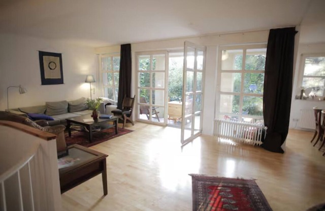 Beautiful Comfy Light Airy Spacious Family Home Apt 15-20 min to Central Berlin