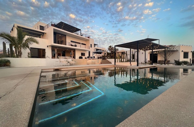 Beautiful compound 5-minute walk to the beach. Pool and fire pit.