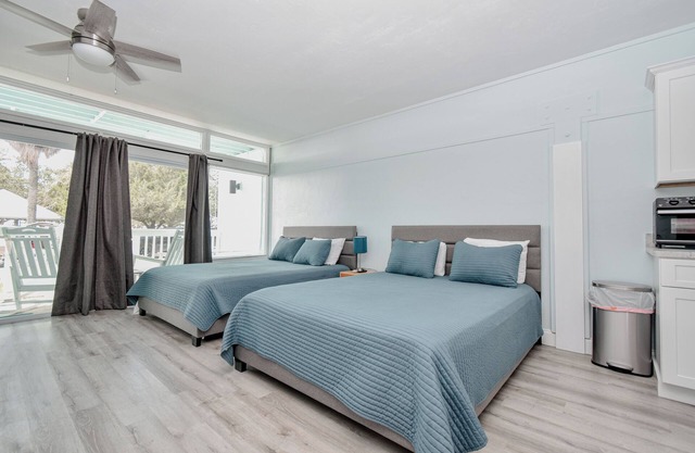 Beautiful Condo 127 with AC in charming Cedar Key