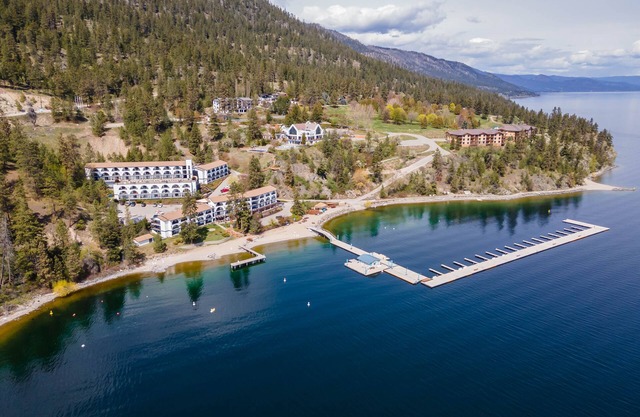 Beautiful Condo at Lake Okanagan Resort - 2 min walk to beach!
