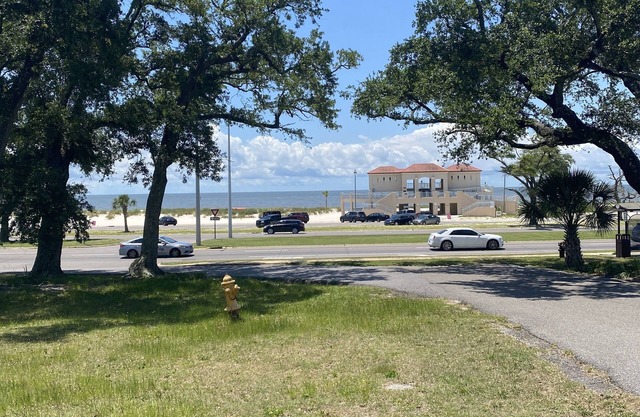 Beautiful Condo In Beach Boulevard!