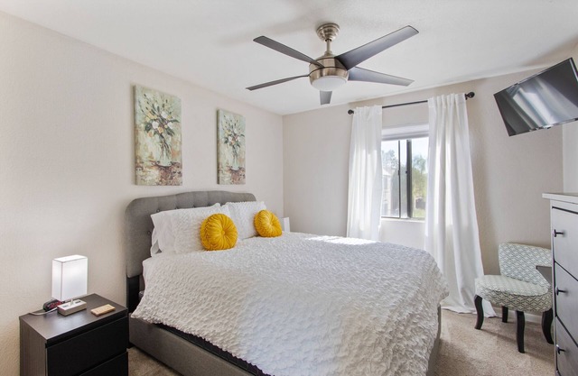 Beautiful condo in the heart of everything Scottsdale has to offer