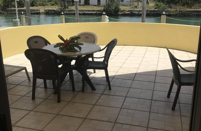 Schöne Eigentumswohnung in den sonnigen Bahamas mit awesome vistas ........