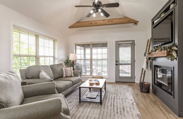 Beautiful Condo in StoneBridge Village Mins to SDC, Table Rock Lake and Branson