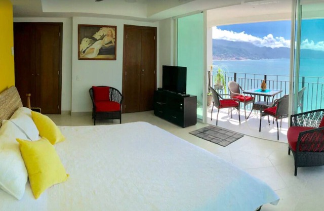 BEAUTIFUL CONDO VIEW TO THE SEA AND TO THE MOUNTAINS PUERTO VALLARTA BVG