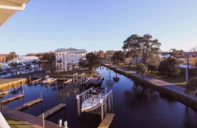 Beautiful Condo. Where the Suwannee River meets the Gulf of Mexico