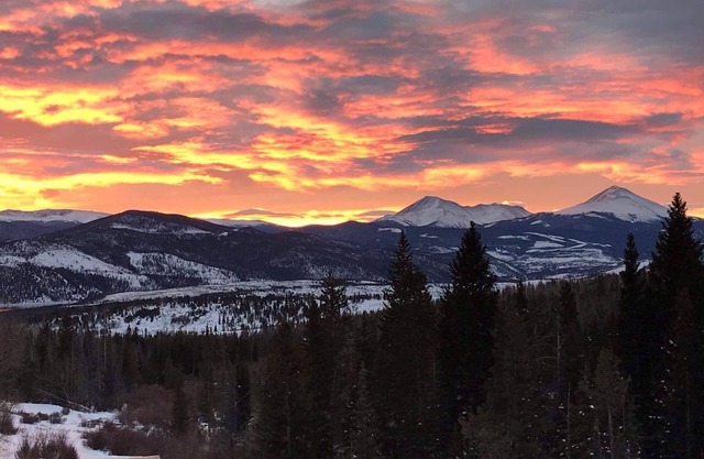 Beautiful Condo With Mountain Views