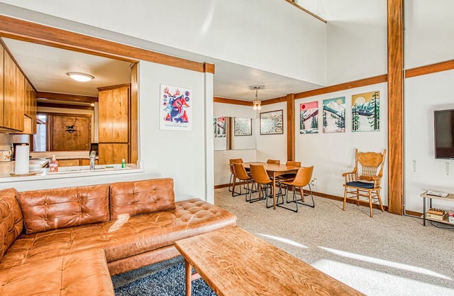 Beautiful Condo with Shared Pool, Hot Tub, & Free WiFi