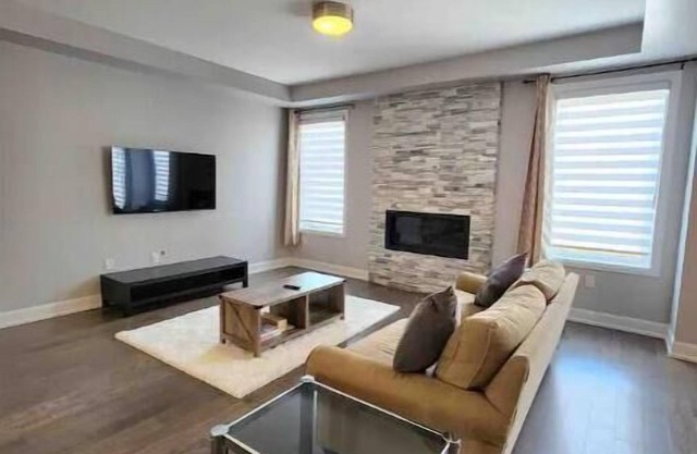 Beautiful Contemporary 4 bed Oakville House!