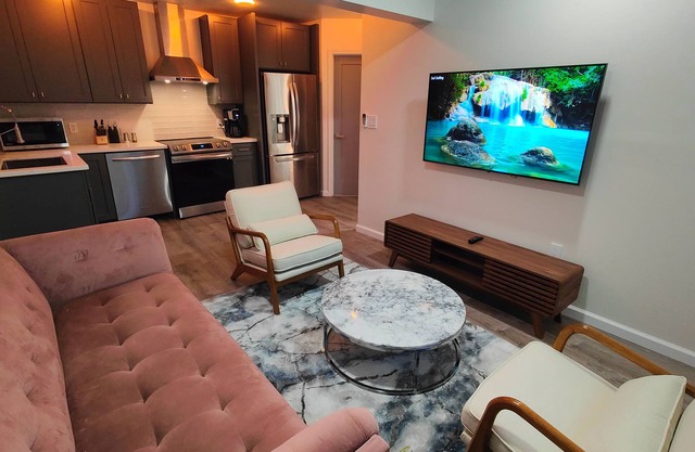 Beautiful Contemporary Home in Pinole Hills