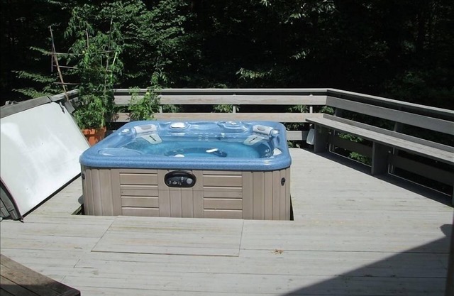 Beautiful, Contemporary Home on 6 Private Acres; Summer 2022 Rental